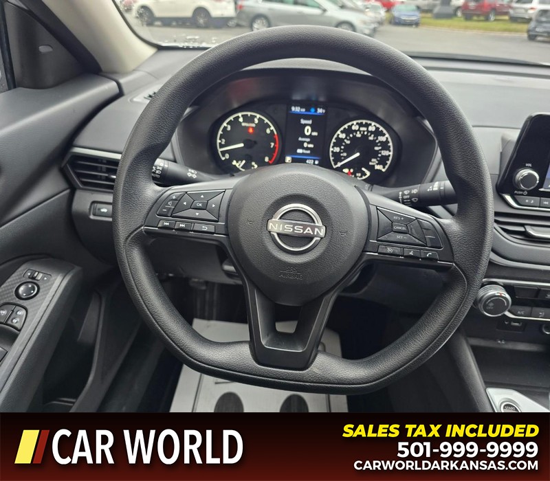 Nissan Altima Vehicle Full-screen Gallery Image 15