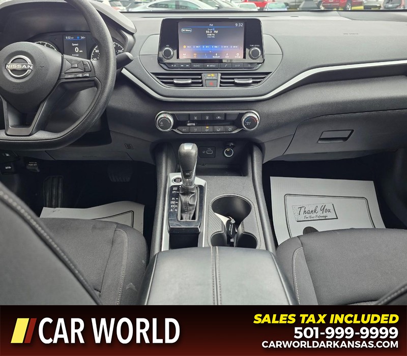 Nissan Altima Vehicle Full-screen Gallery Image 18