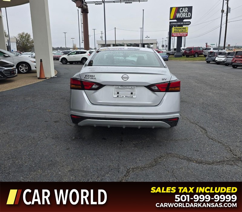 Nissan Altima Vehicle Full-screen Gallery Image 5