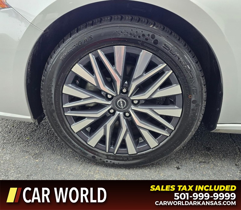 Nissan Altima Vehicle Full-screen Gallery Image 6