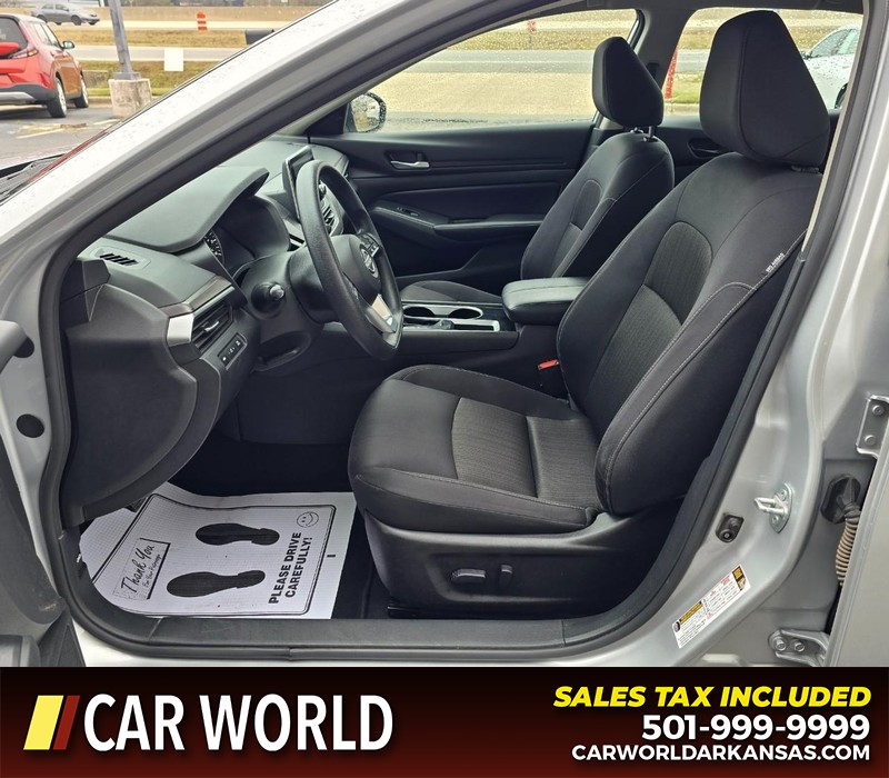 Nissan Altima Vehicle Full-screen Gallery Image 8