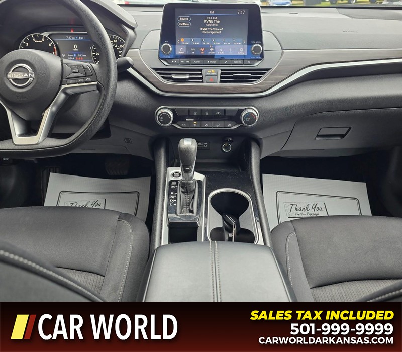 Nissan Altima Vehicle Full-screen Gallery Image 18