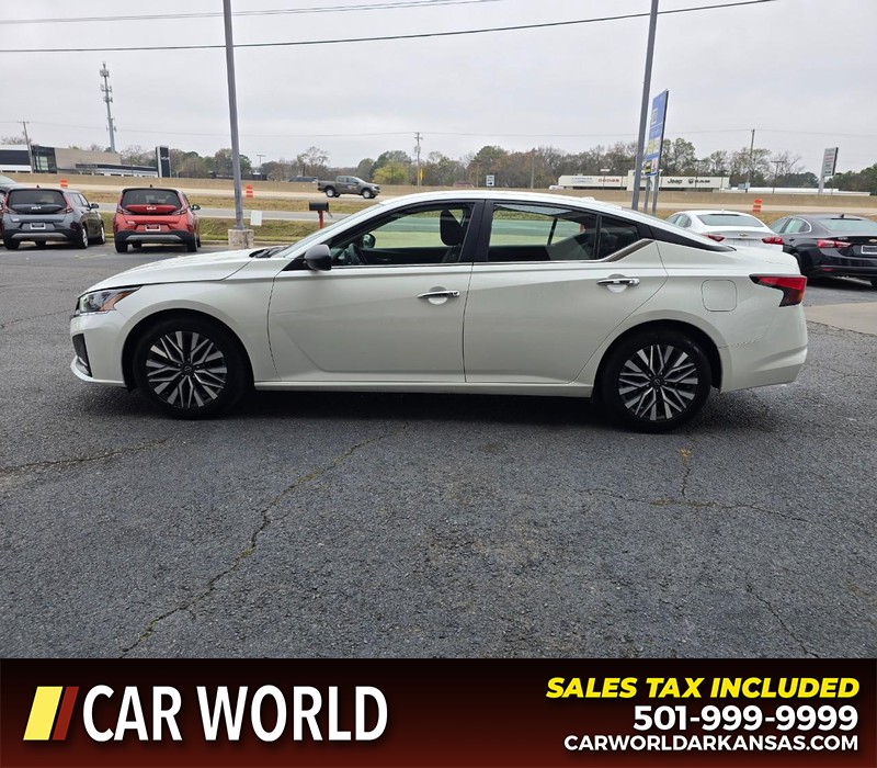 Nissan Altima Vehicle Full-screen Gallery Image 4