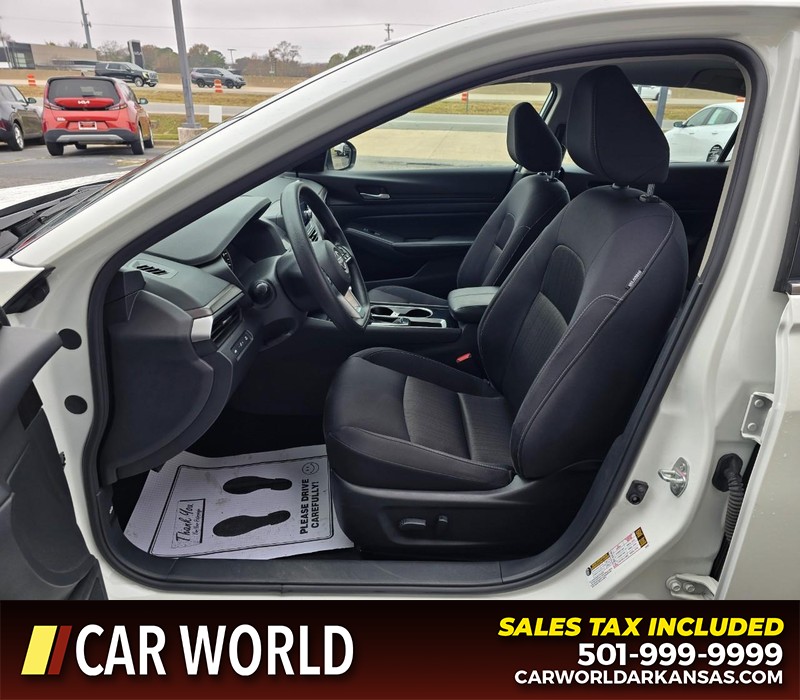 Nissan Altima Vehicle Full-screen Gallery Image 8