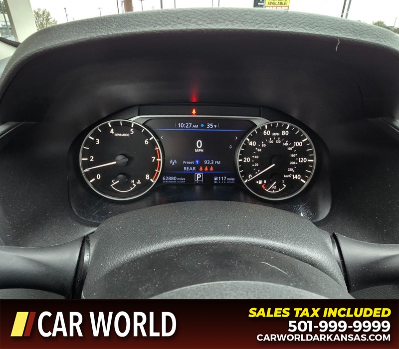 Nissan Altima Vehicle Full-screen Gallery Image 17