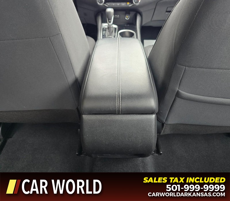 Nissan Altima Vehicle Full-screen Gallery Image 19