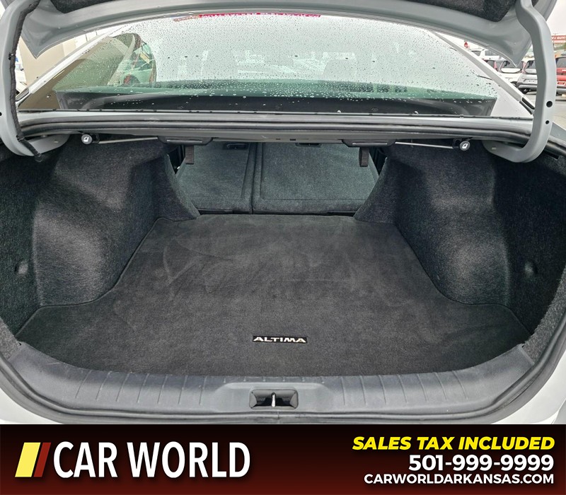 Nissan Altima Vehicle Full-screen Gallery Image 14