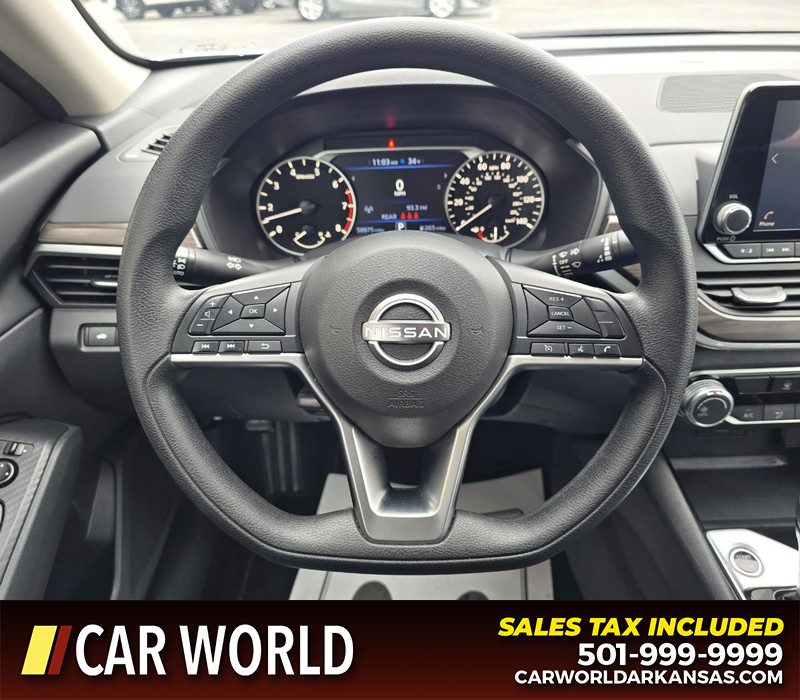 Nissan Altima Vehicle Full-screen Gallery Image 15