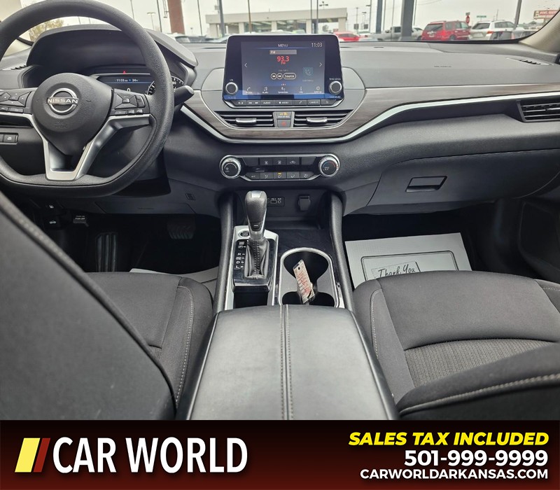 Nissan Altima Vehicle Full-screen Gallery Image 18