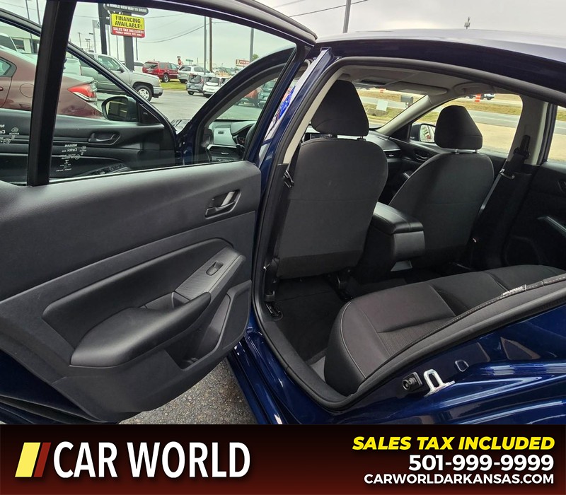 Nissan Altima Vehicle Full-screen Gallery Image 9