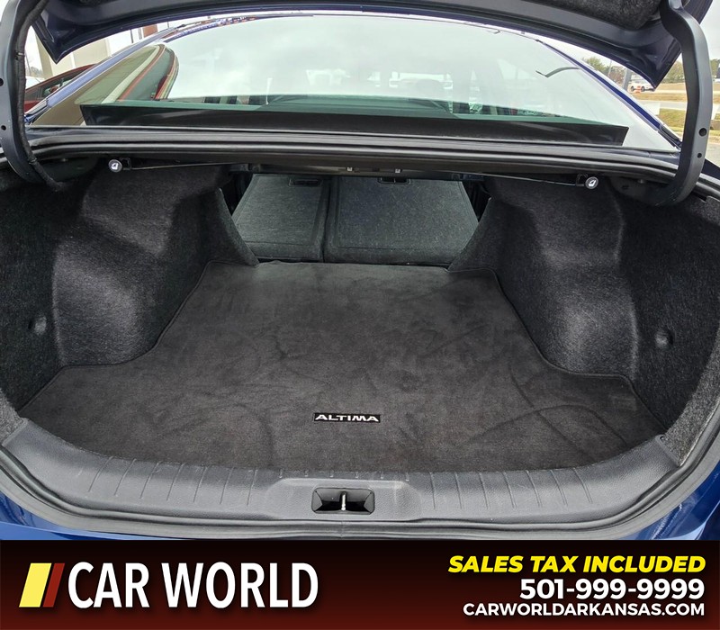 Nissan Altima Vehicle Full-screen Gallery Image 14