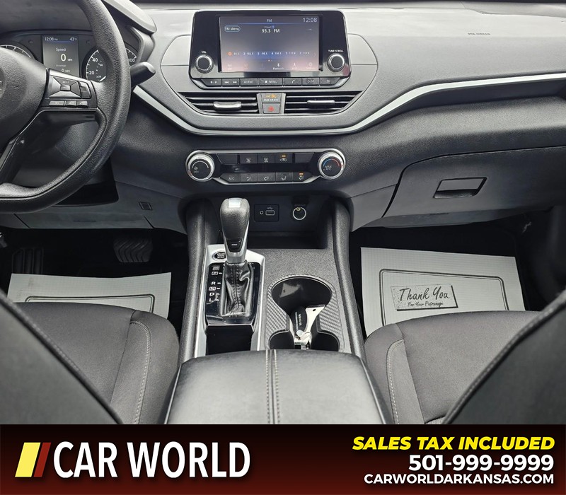 Nissan Altima Vehicle Full-screen Gallery Image 18