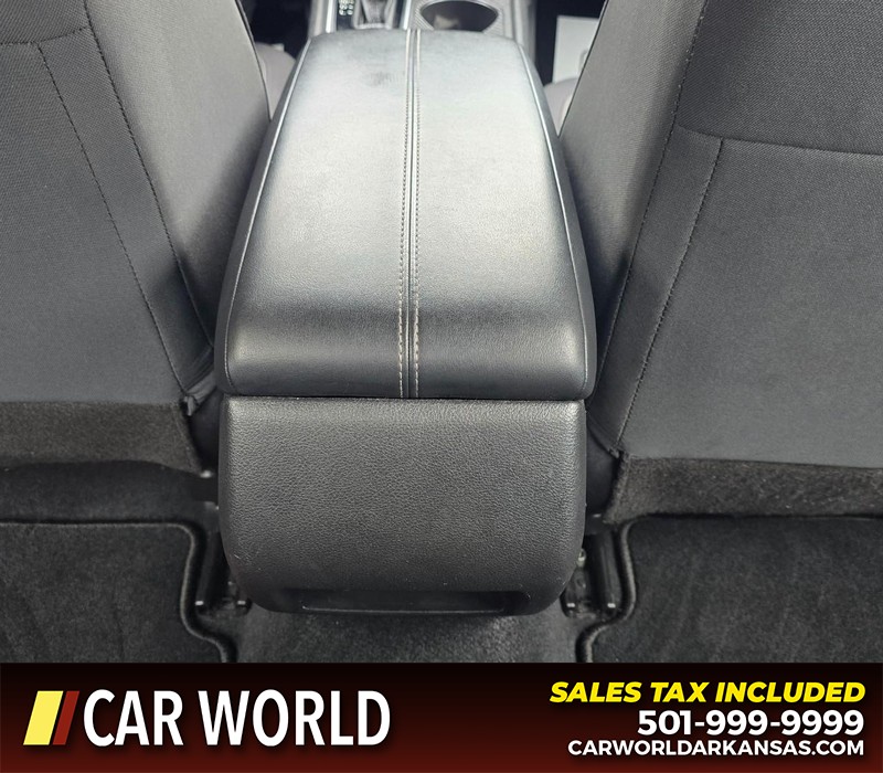 Nissan Altima Vehicle Full-screen Gallery Image 19