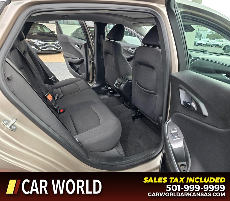 Chevrolet Malibu Vehicle Full-screen Gallery Image 12