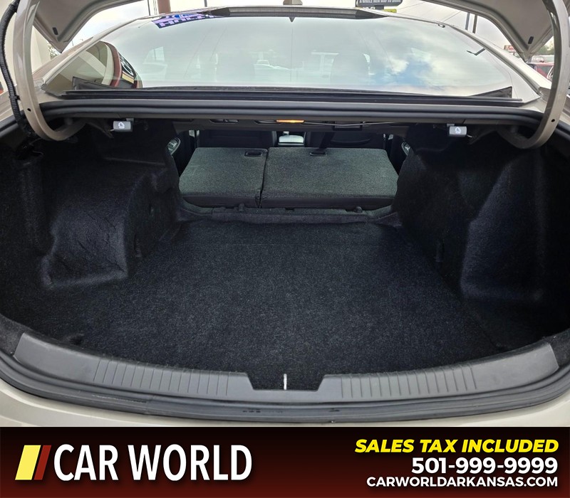 Chevrolet Malibu Vehicle Full-screen Gallery Image 14