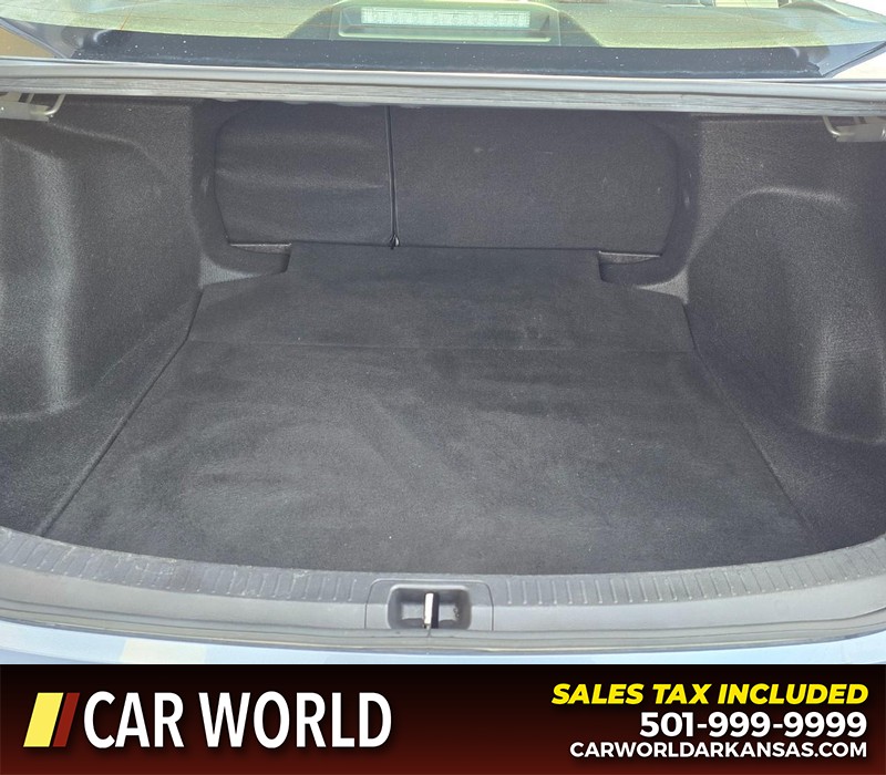 Toyota Corolla Vehicle Full-screen Gallery Image 13