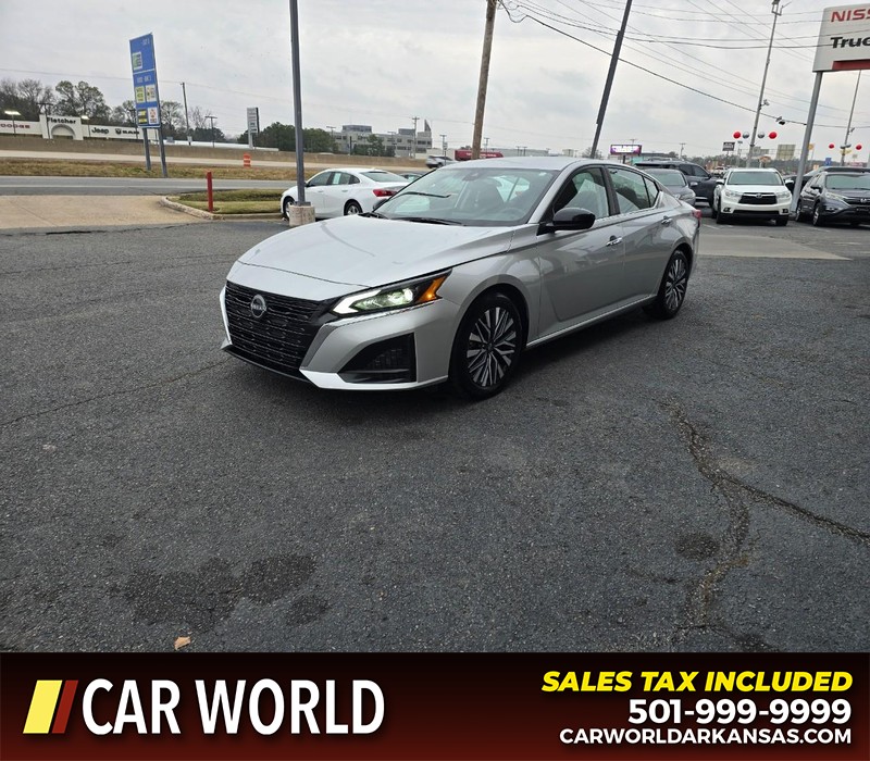 Nissan Altima Vehicle Full-screen Gallery Image 3