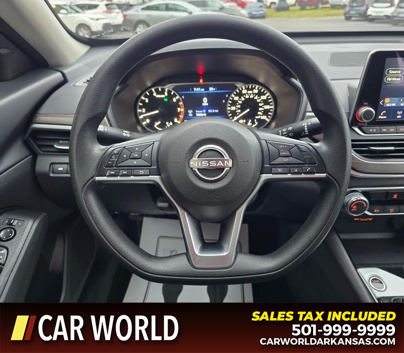 Nissan Altima Vehicle Full-screen Gallery Image 16