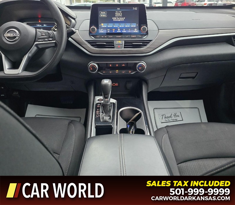 Nissan Altima Vehicle Full-screen Gallery Image 19