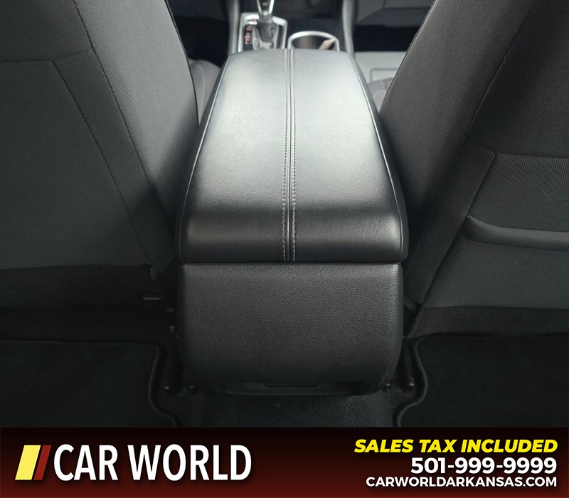 Nissan Altima Vehicle Full-screen Gallery Image 20