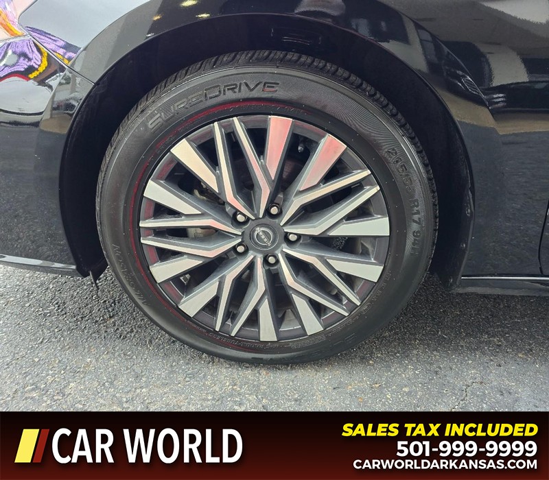 Nissan Altima Vehicle Full-screen Gallery Image 6