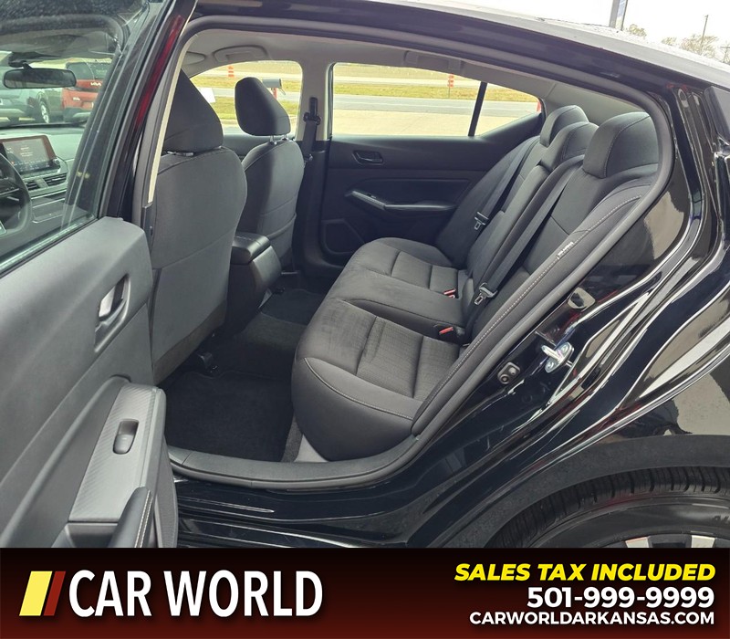 Nissan Altima Vehicle Full-screen Gallery Image 10