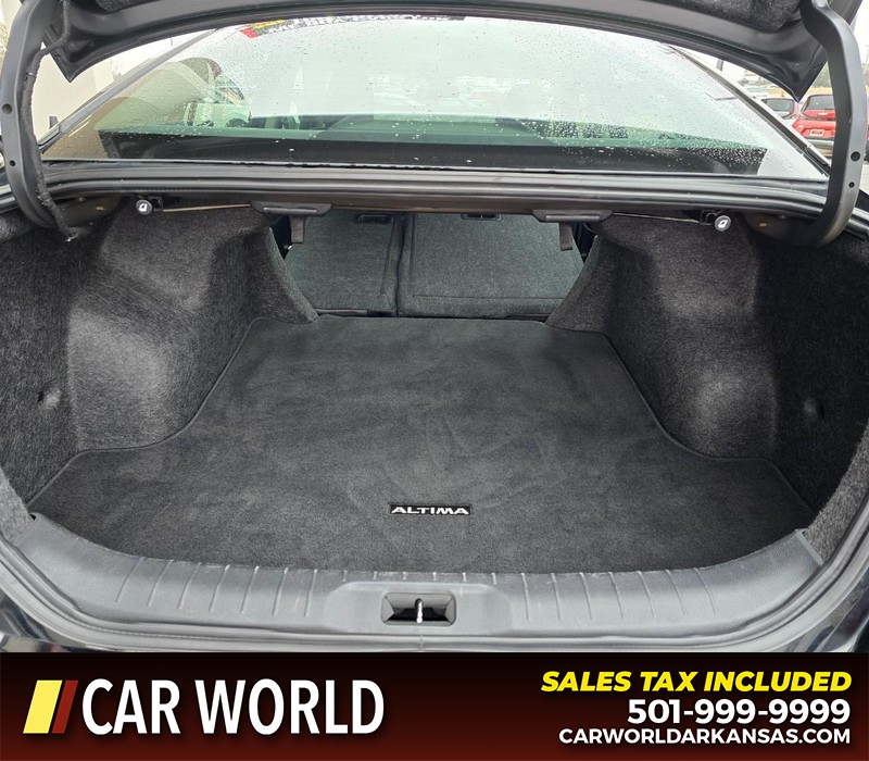 Nissan Altima Vehicle Full-screen Gallery Image 14