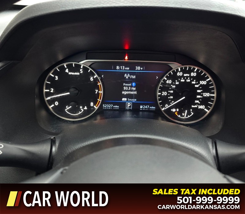 Nissan Altima Vehicle Full-screen Gallery Image 17