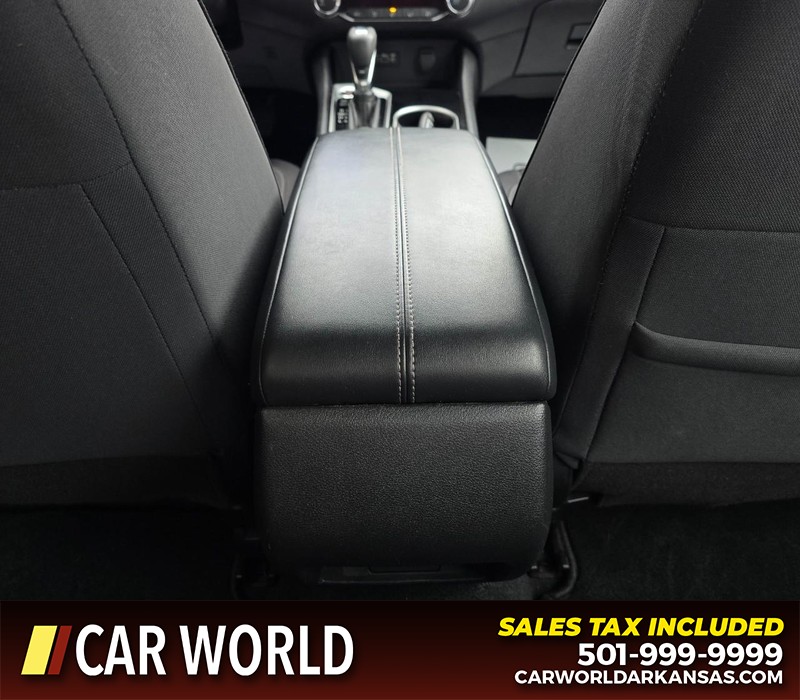 Nissan Altima Vehicle Full-screen Gallery Image 19