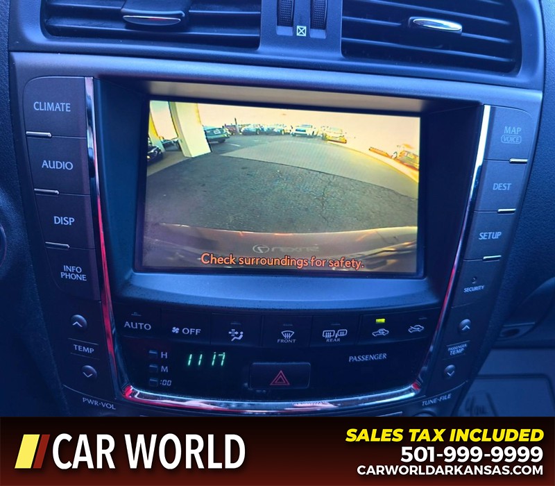 Lexus IS 250C Vehicle Full-screen Gallery Image 18