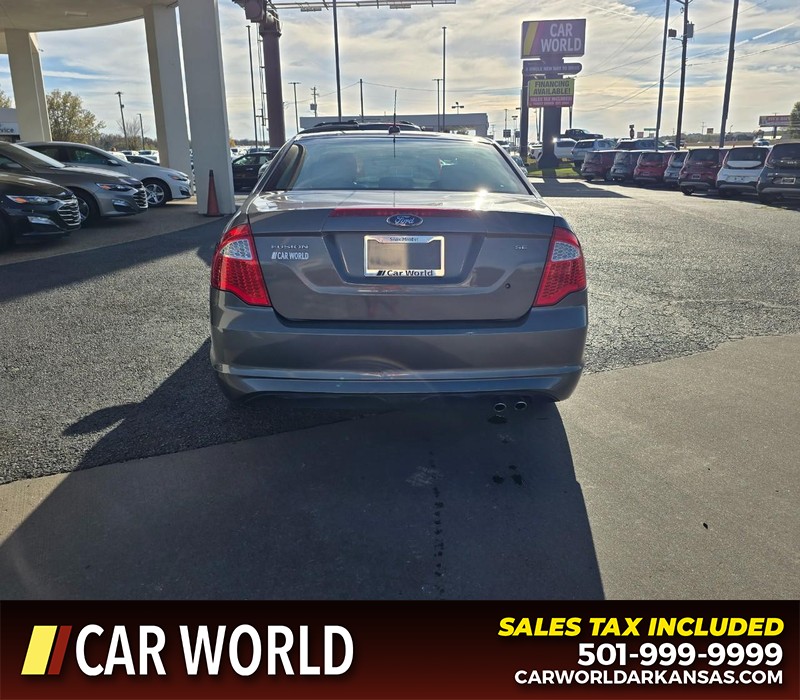 Ford Fusion Vehicle Full-screen Gallery Image 5