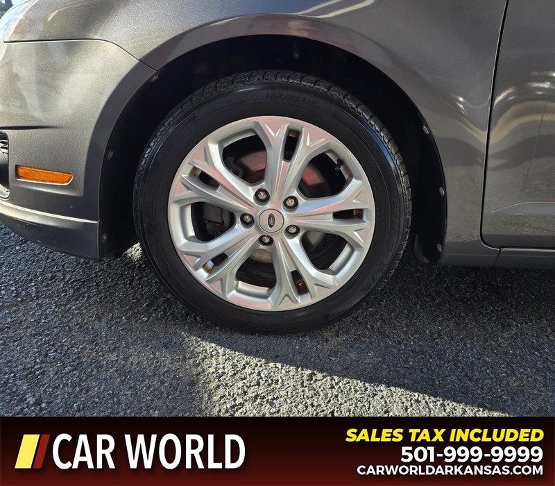 Ford Fusion Vehicle Full-screen Gallery Image 6