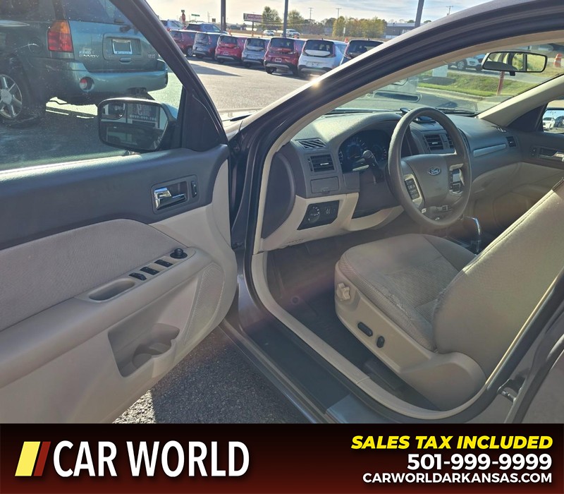 Ford Fusion Vehicle Full-screen Gallery Image 7