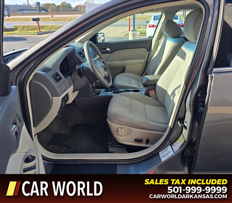 Ford Fusion Vehicle Full-screen Gallery Image 8