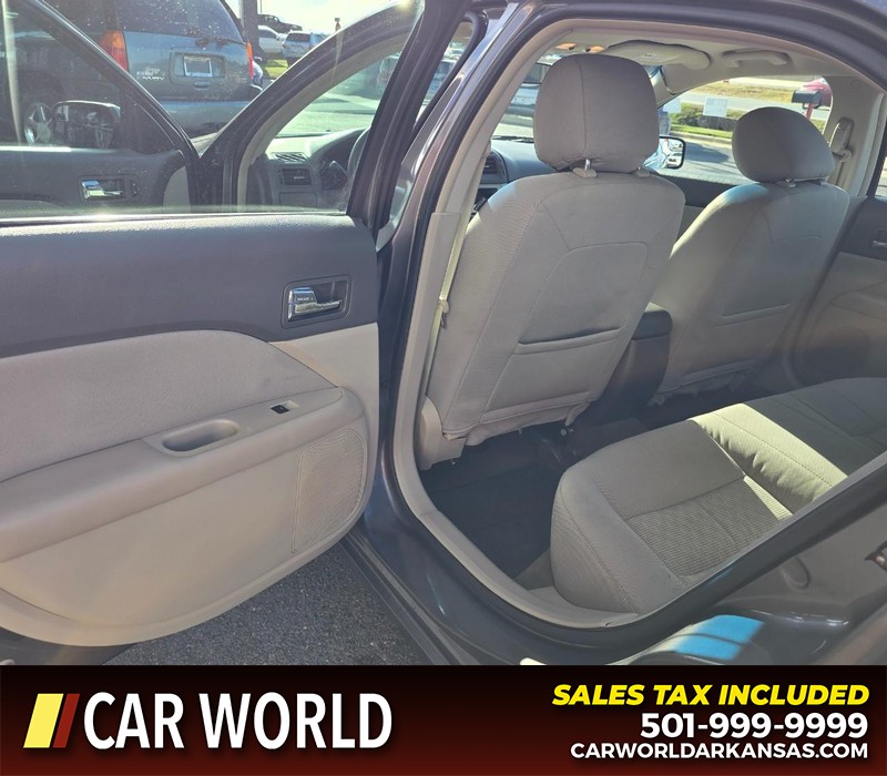 Ford Fusion Vehicle Full-screen Gallery Image 9