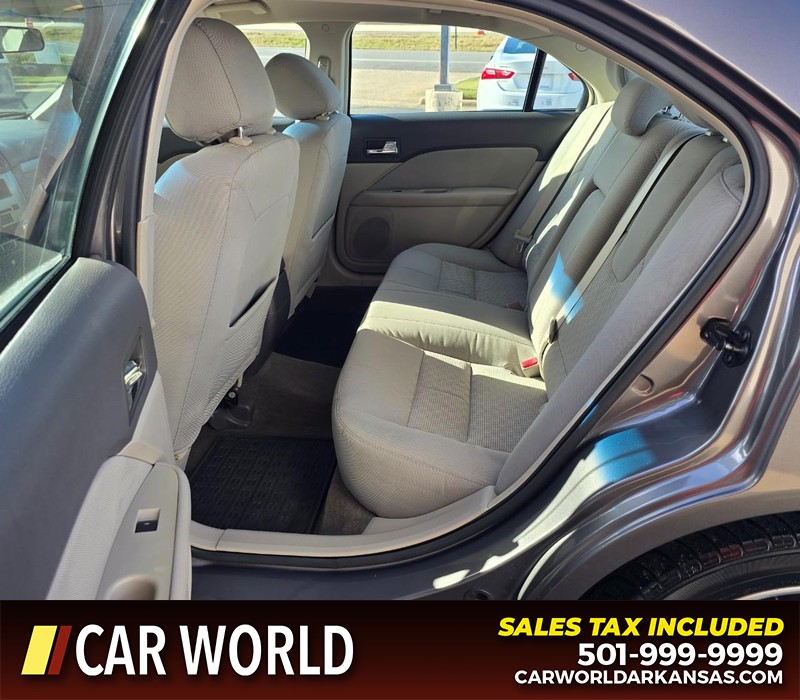 Ford Fusion Vehicle Full-screen Gallery Image 10