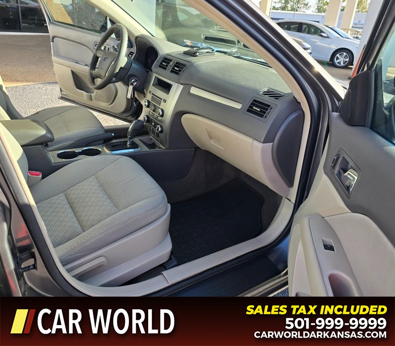 Ford Fusion Vehicle Full-screen Gallery Image 11