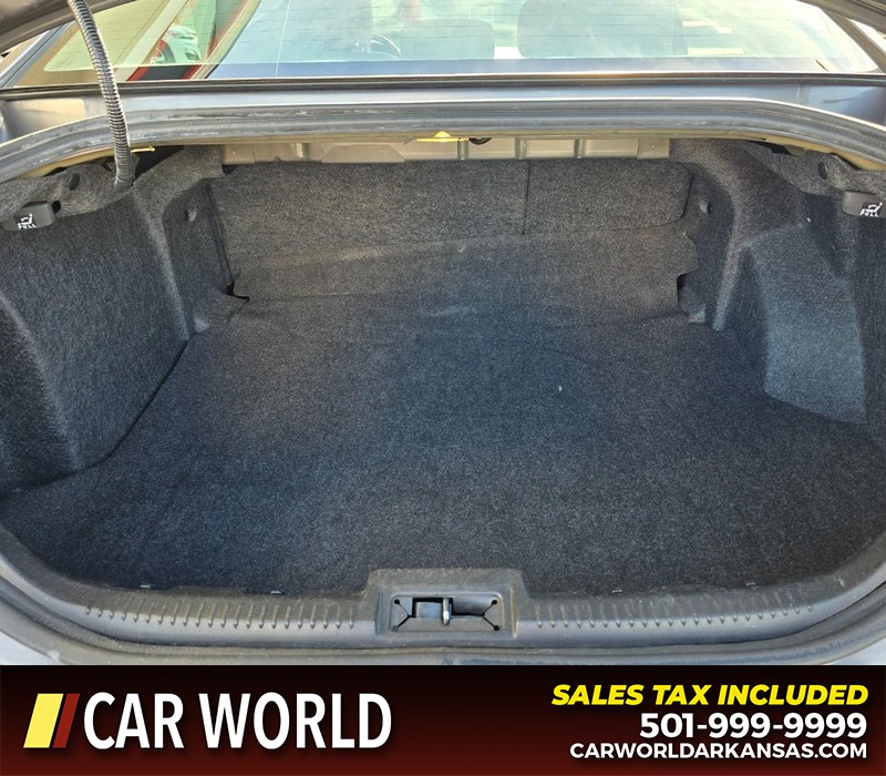 Ford Fusion Vehicle Full-screen Gallery Image 13