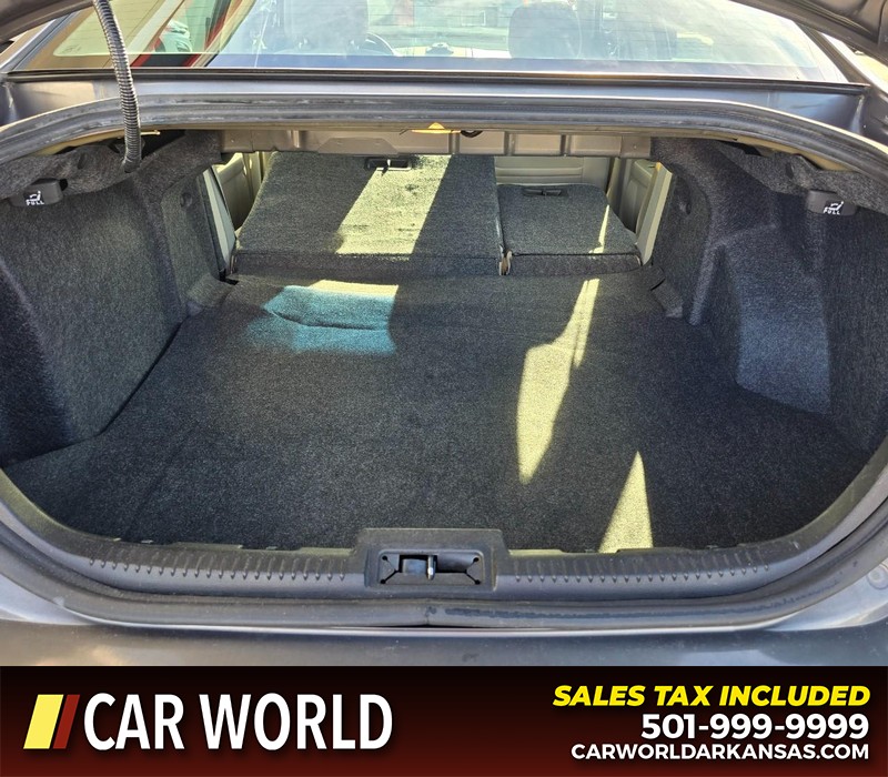 Ford Fusion Vehicle Full-screen Gallery Image 14