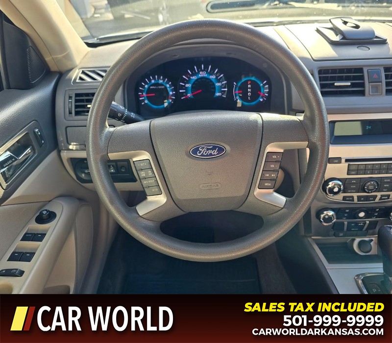 Ford Fusion Vehicle Full-screen Gallery Image 15