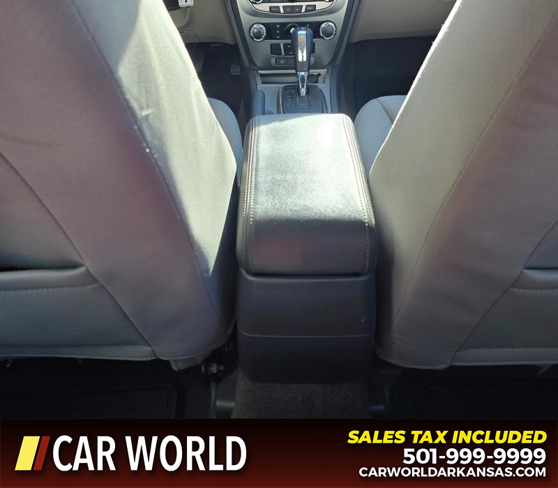 Ford Fusion Vehicle Full-screen Gallery Image 19