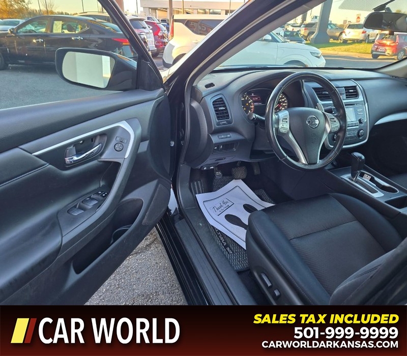 Nissan Altima Vehicle Full-screen Gallery Image 7