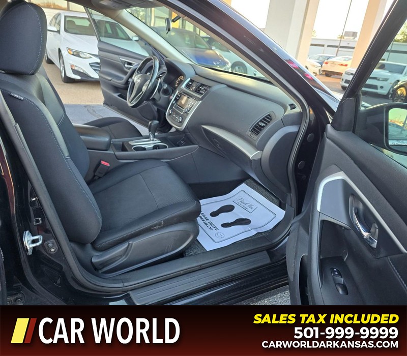 Nissan Altima Vehicle Full-screen Gallery Image 11