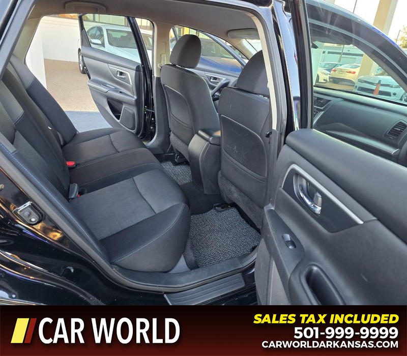 Nissan Altima Vehicle Full-screen Gallery Image 12