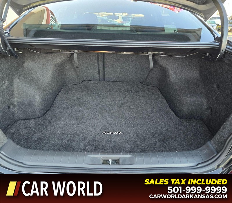 Nissan Altima Vehicle Full-screen Gallery Image 13