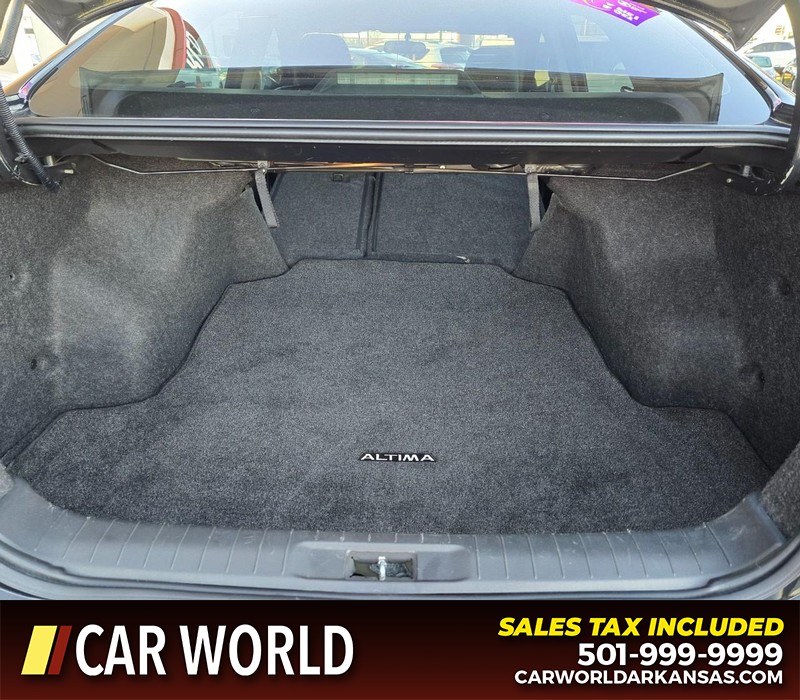 Nissan Altima Vehicle Full-screen Gallery Image 14