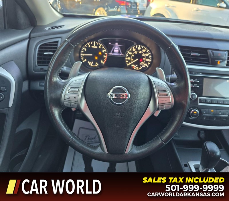 Nissan Altima Vehicle Full-screen Gallery Image 15