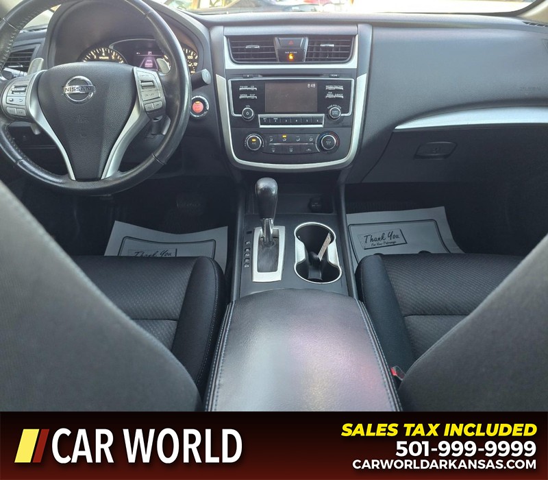 Nissan Altima Vehicle Full-screen Gallery Image 18