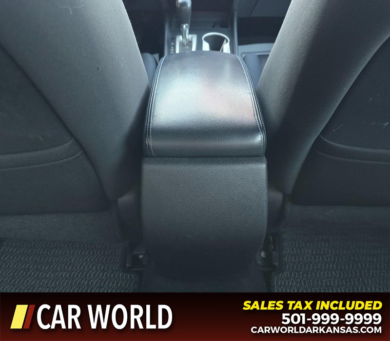 Nissan Altima Vehicle Full-screen Gallery Image 19