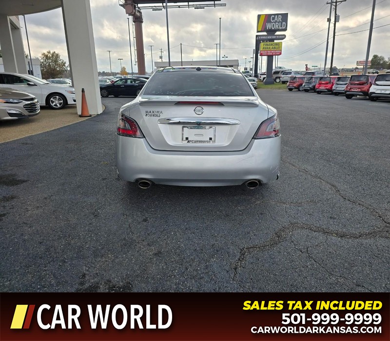 Nissan Maxima Vehicle Full-screen Gallery Image 5